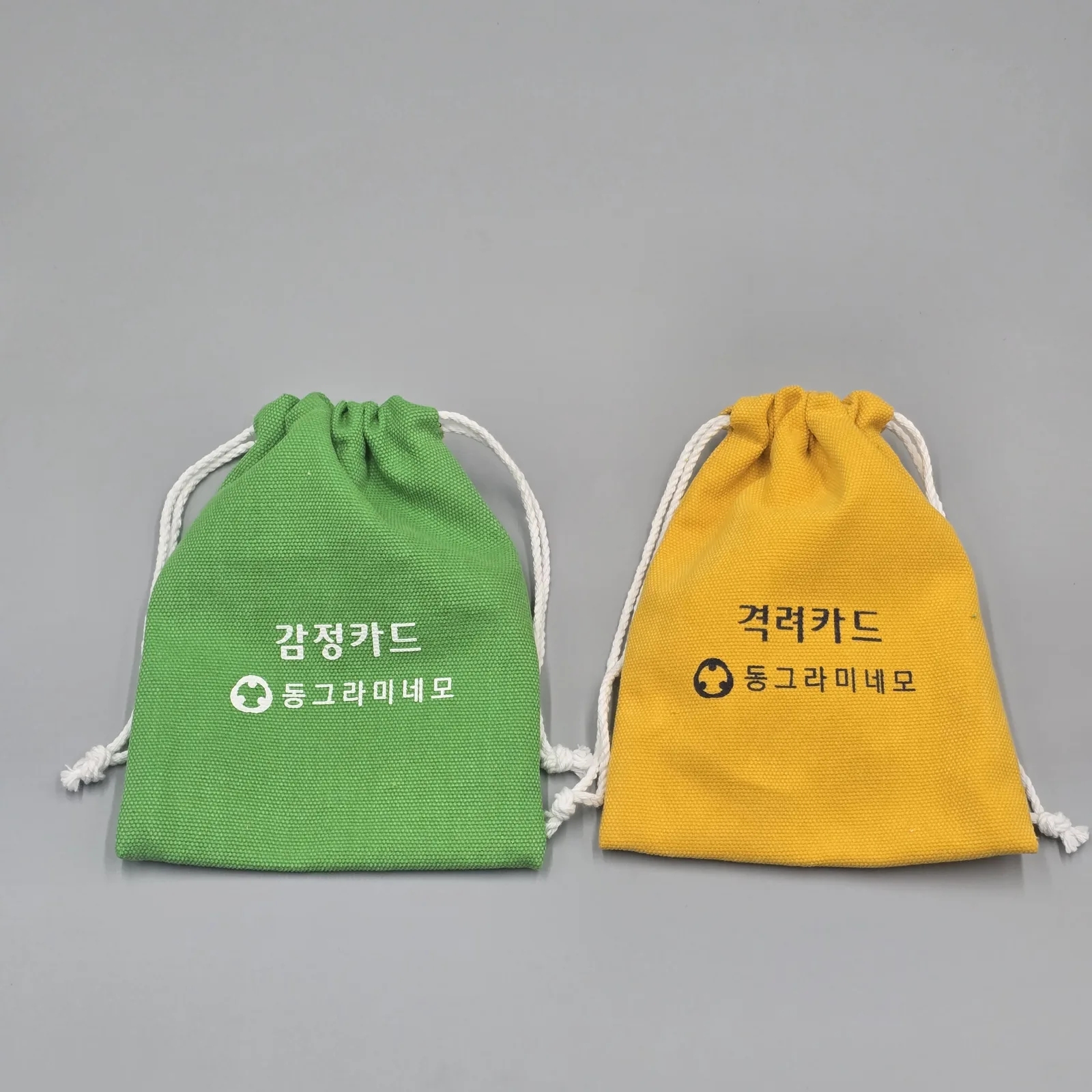 그린·옐로 면 조리개 파우치 2종 조리개 파우치·더스트백 제작 사례 - 정희산업
