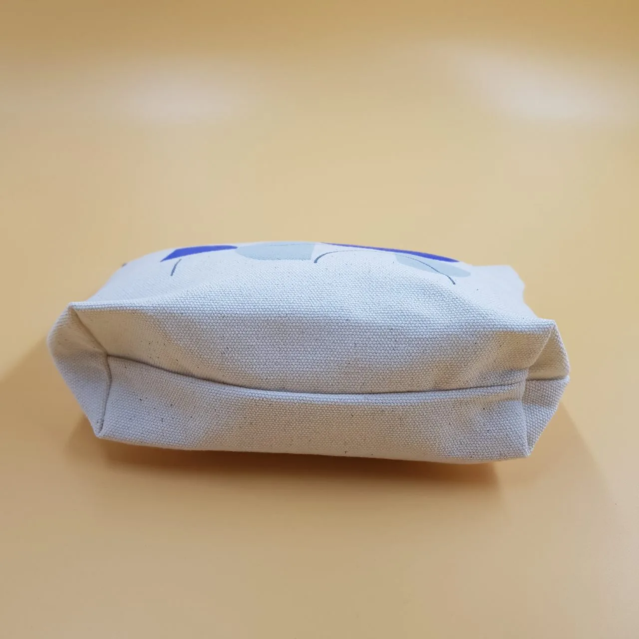 파란 지퍼·그래픽 캔버스 파우치 지퍼파우치 제작 사례 - 정희산업